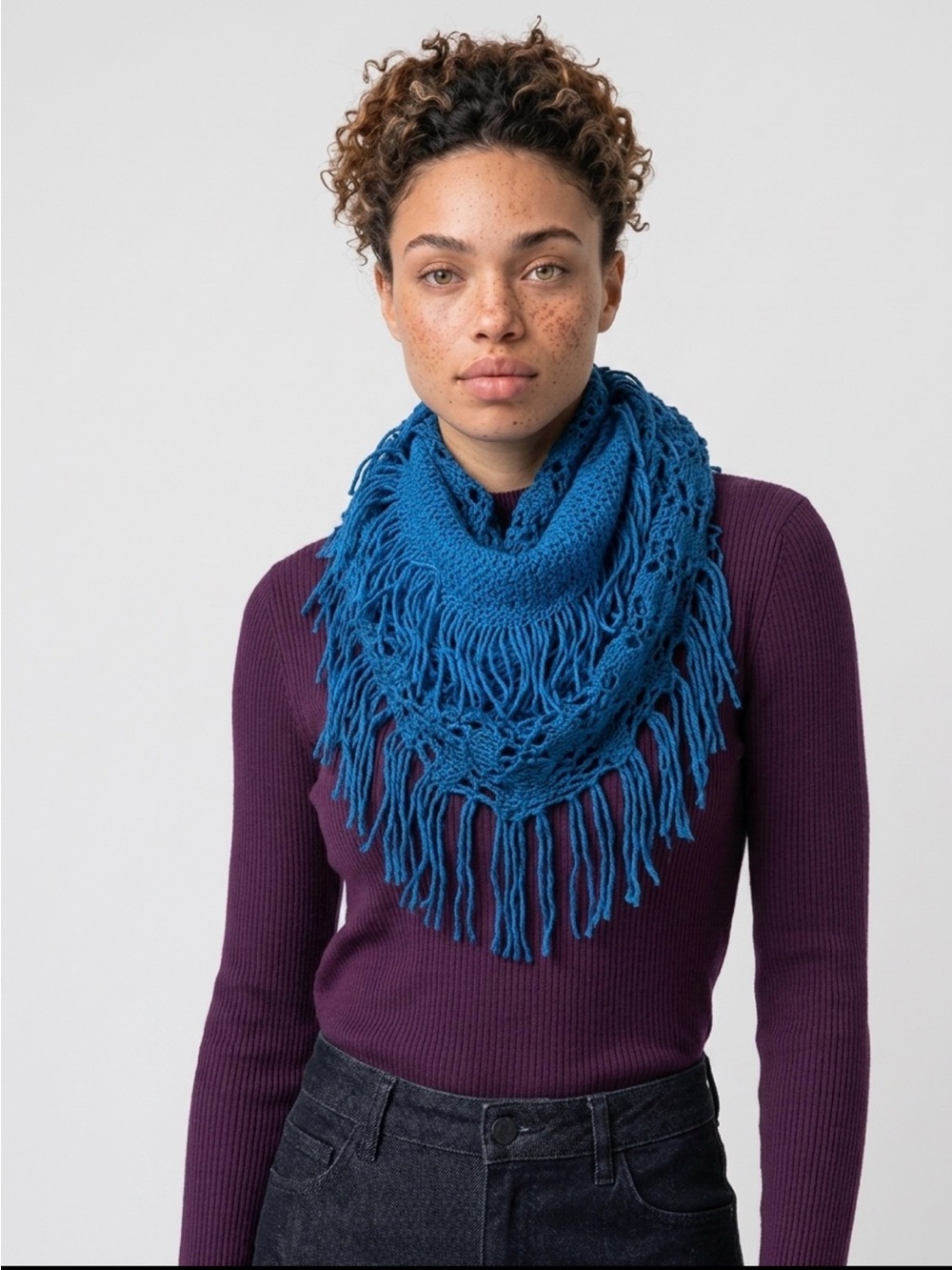 Fringy neck scarf - Picture 2 of 7